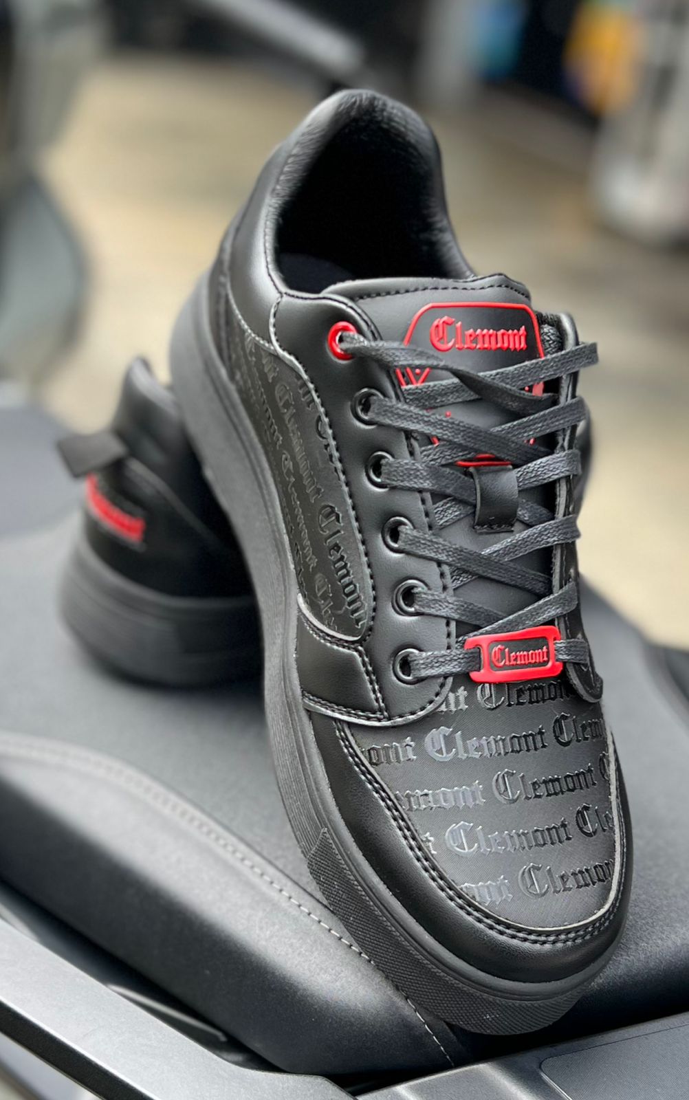 Clemont Black/Red 1.1 – Estilo de lujo a precio aterrizado